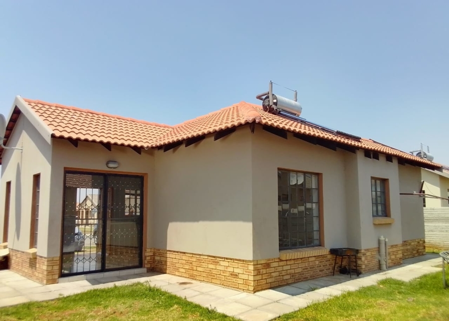 To Let 3 Bedroom Property for Rent in Waterkloof East North West